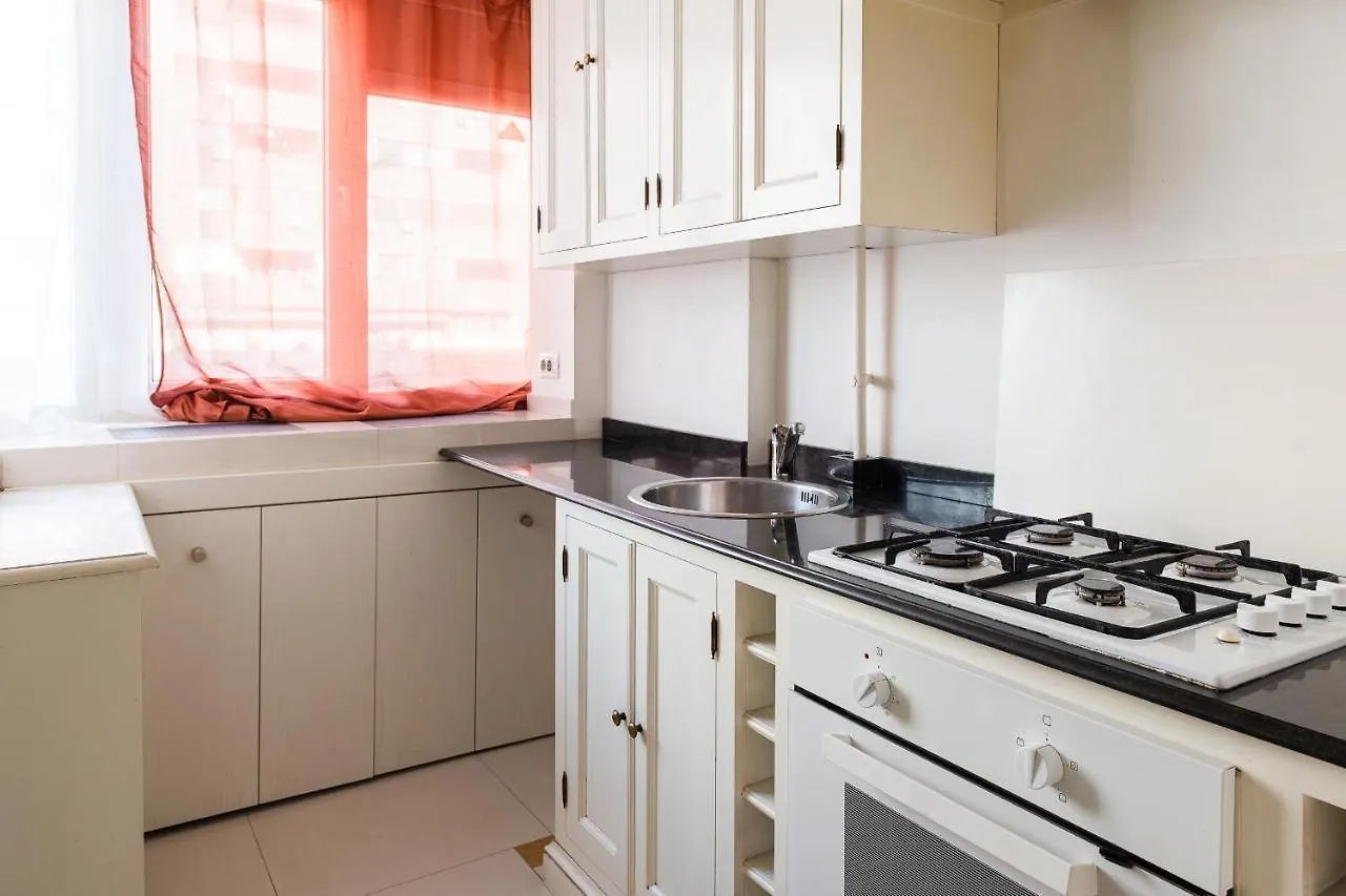 Central 2Br Apartment With Balcony - Italian Church & City View 布加勒斯特
