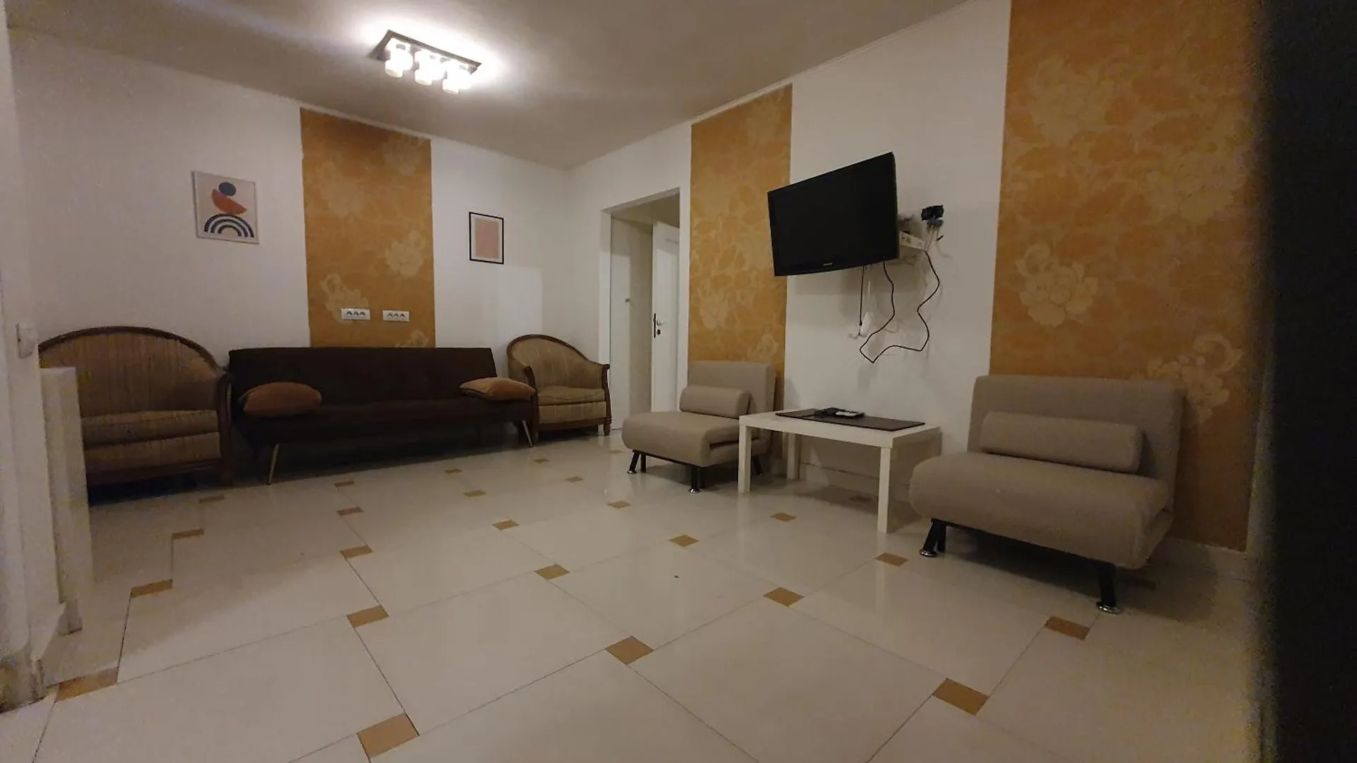 Central 2Br Apartment With Balcony - Italian Church & City View 布加勒斯特