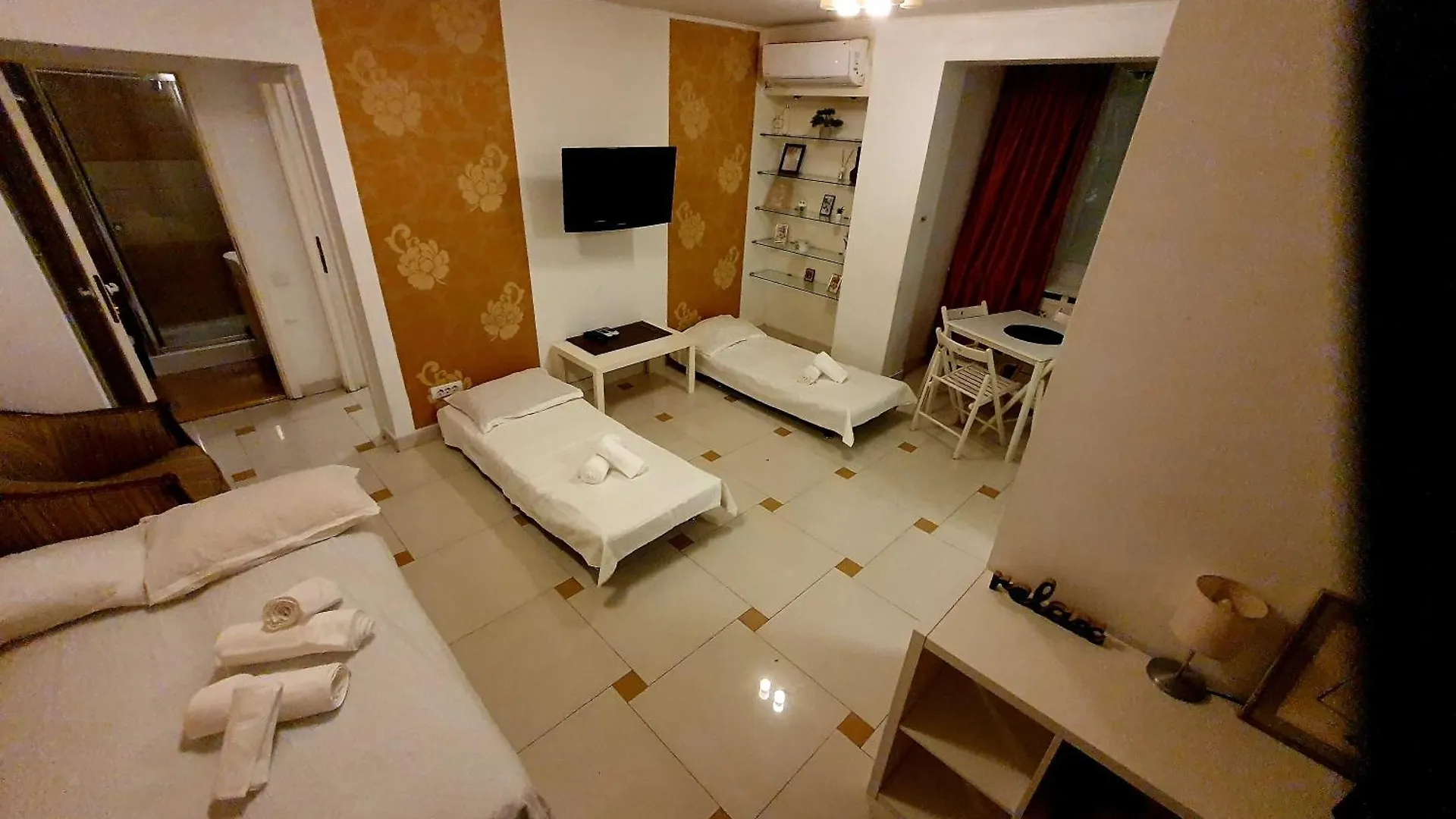 Central 2Br Apartment With Balcony - Italian Church & City View 布加勒斯特