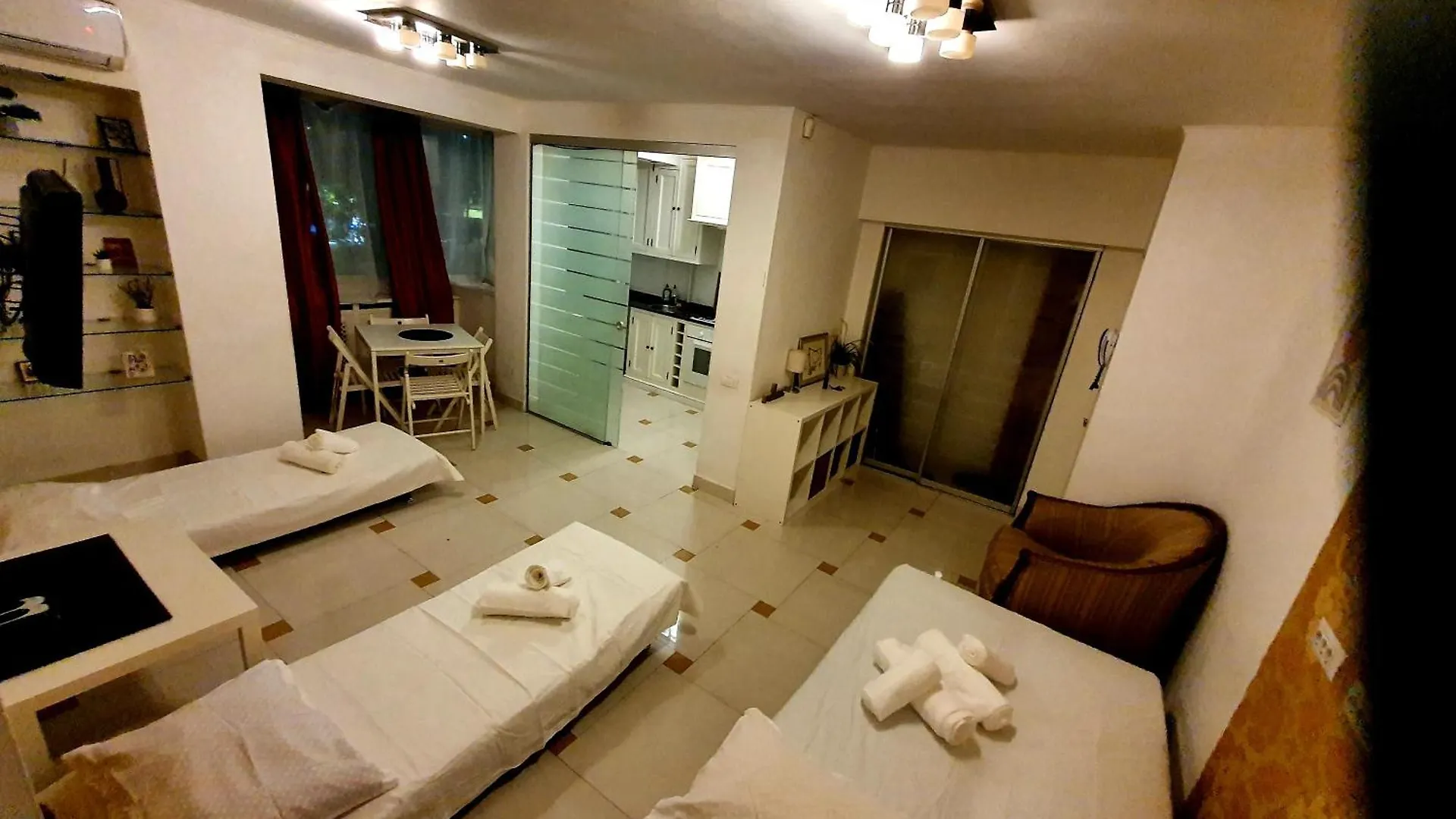 Central 2Br Apartment With Balcony - Italian Church & City View 布加勒斯特